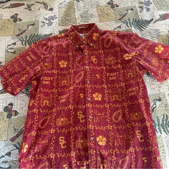 USC alumni Hawaiian shirt featuring school mascot and sights - Picture 2 of 8
